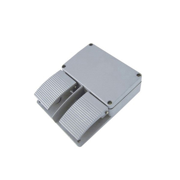 Công tắc bàn đạp điều khiển chân